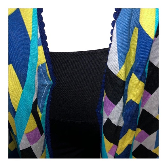 Curations Green-Geo printed Topper / Cardigan featuring a Stylish Shark Bite Hem - Picture 4 of 6